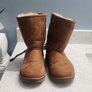 UGG Size 6 1/2 Classic Tan Sheepskin Boots